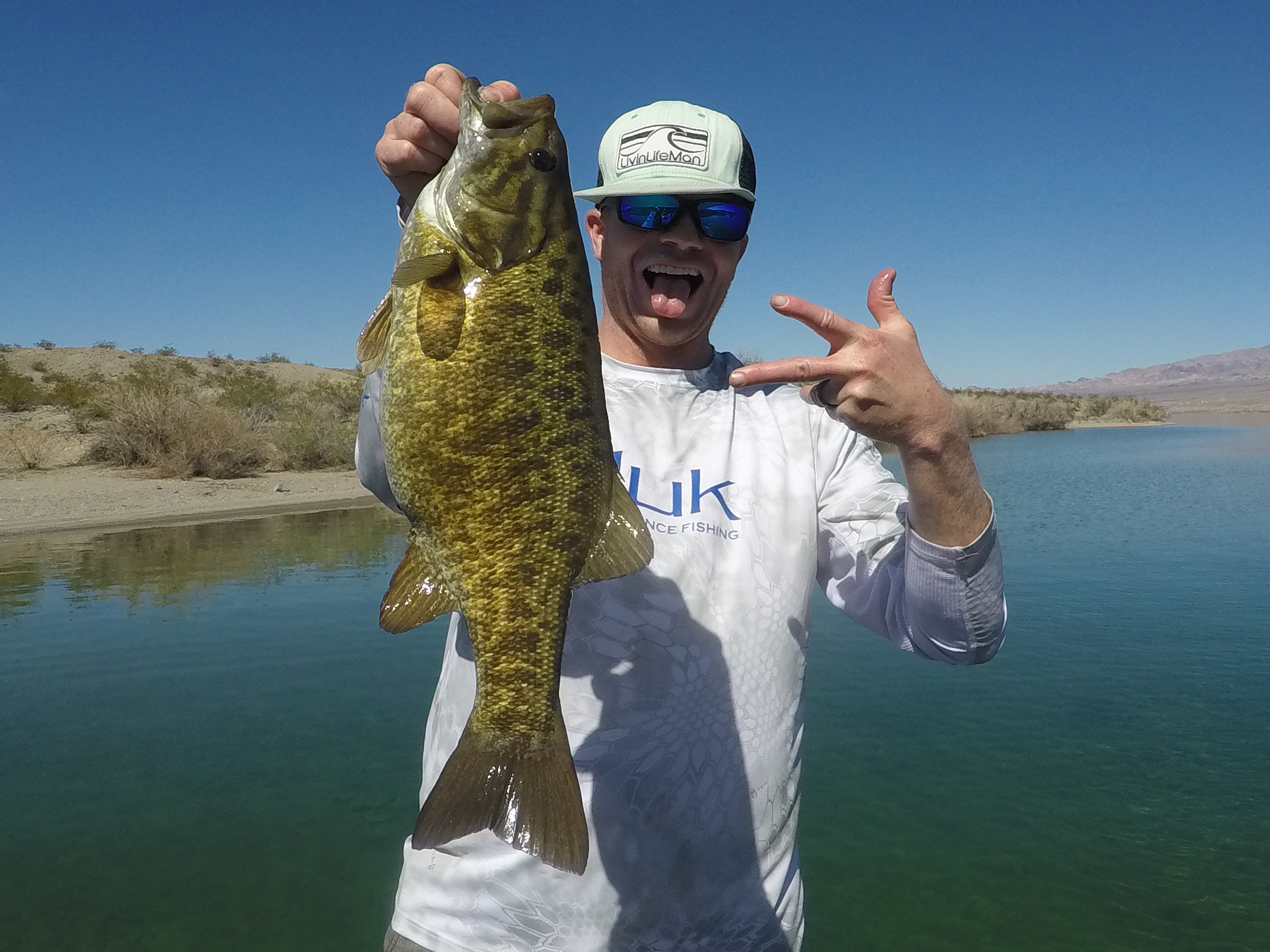 How to Catch Cruising Bass - Clear Water Smallmouth Bass Tactics